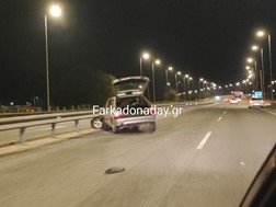 Αυτοκίνητο καρφώθηκε στο στηθαίο στον δρόμο Λάρισας - Τρικάλων